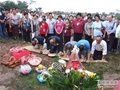 万里寻根回清远 百人拜祭凤台墓